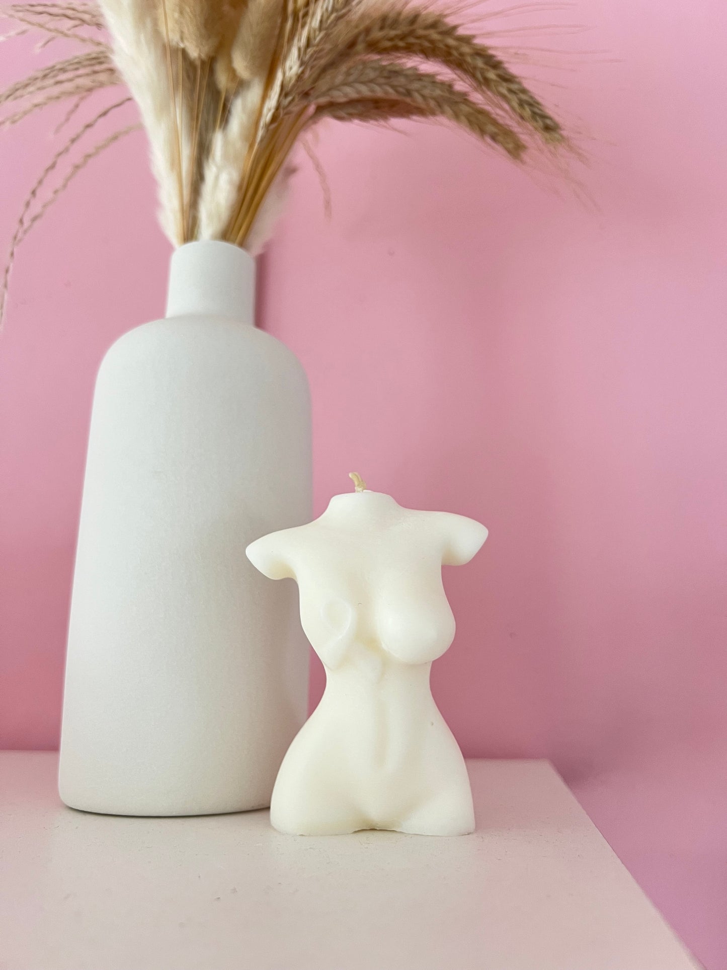 Buste féminin en cire coco soja – Édition octobre rose